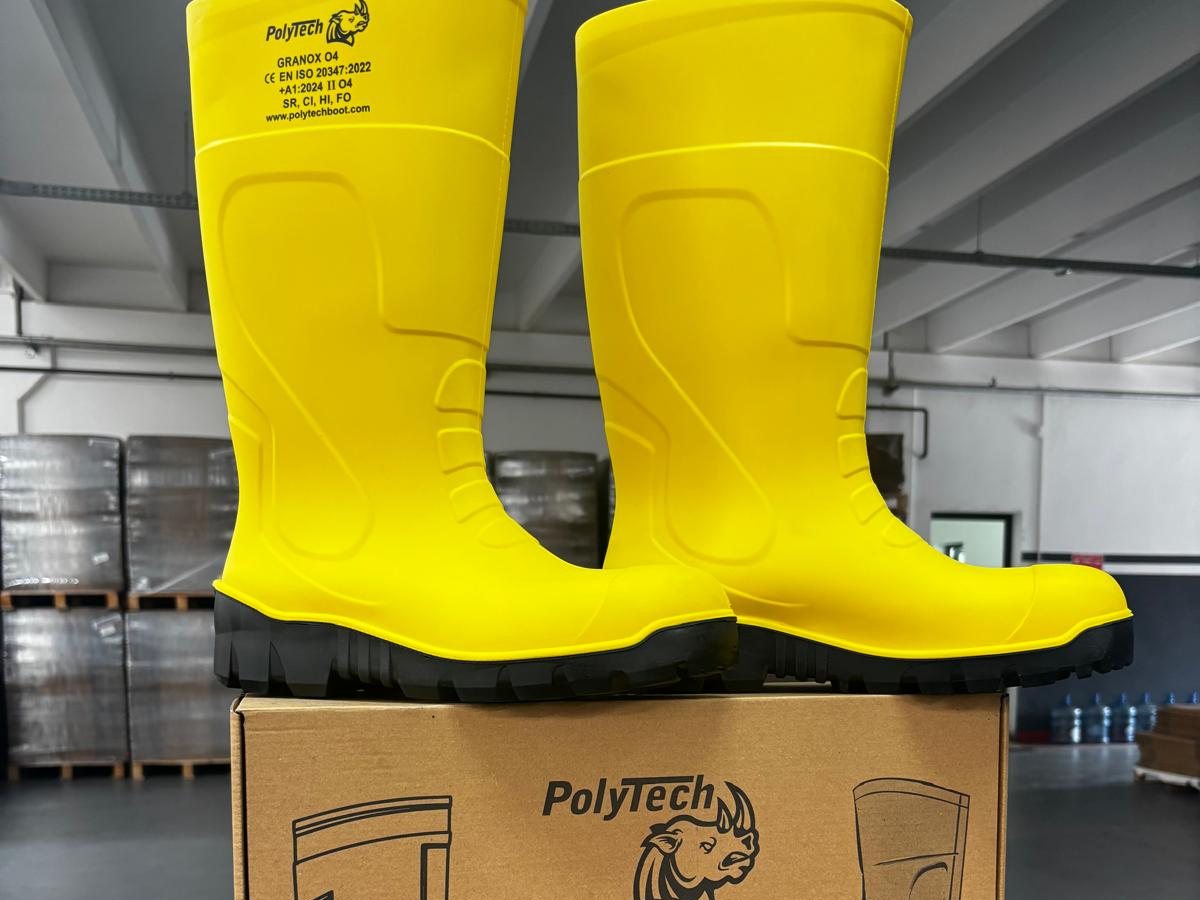 Yellow GRANOX O4 boots on their carton